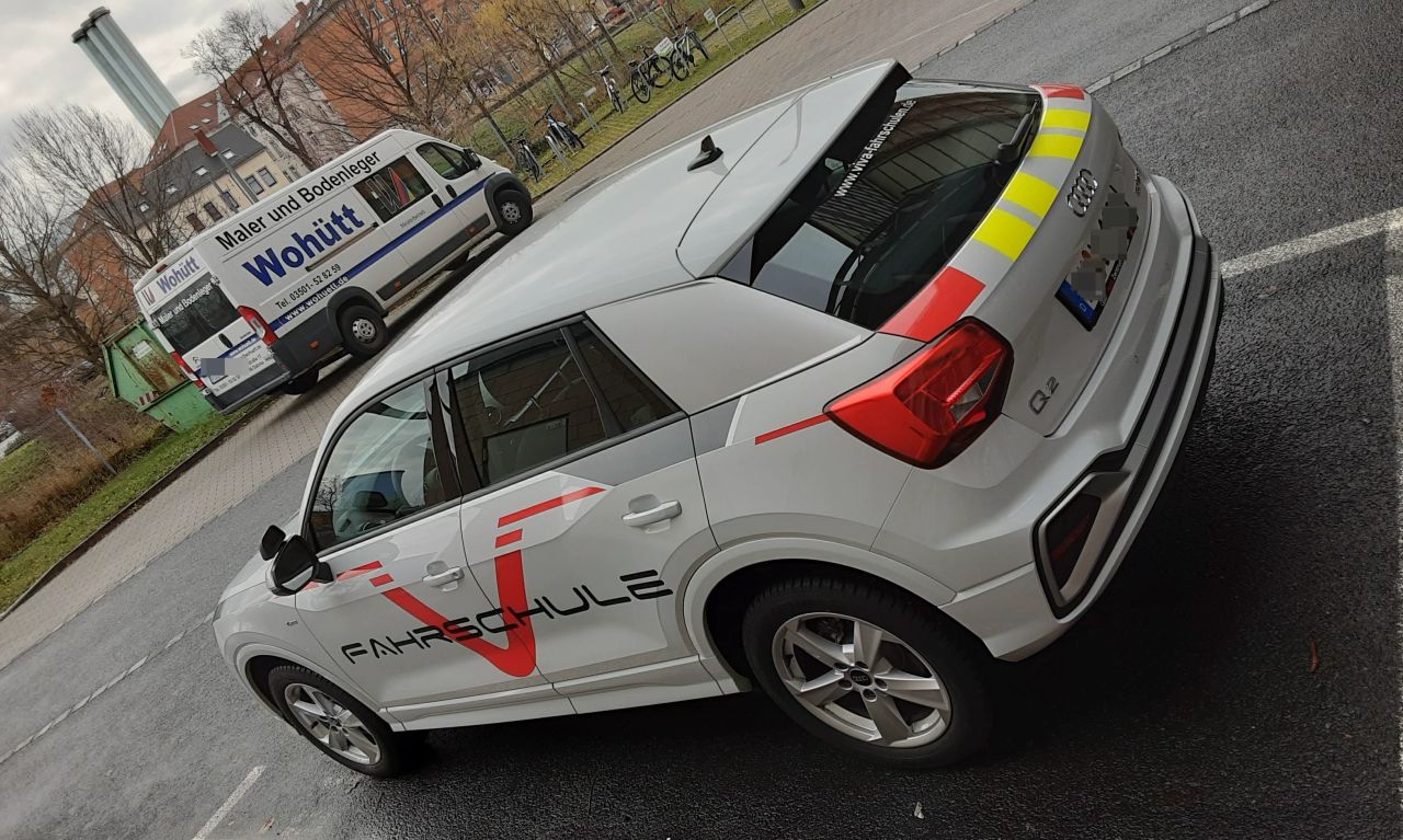 Fahrschul Fahrzeuge Designbeklebung Viva Fahrschule passend zur Flotte