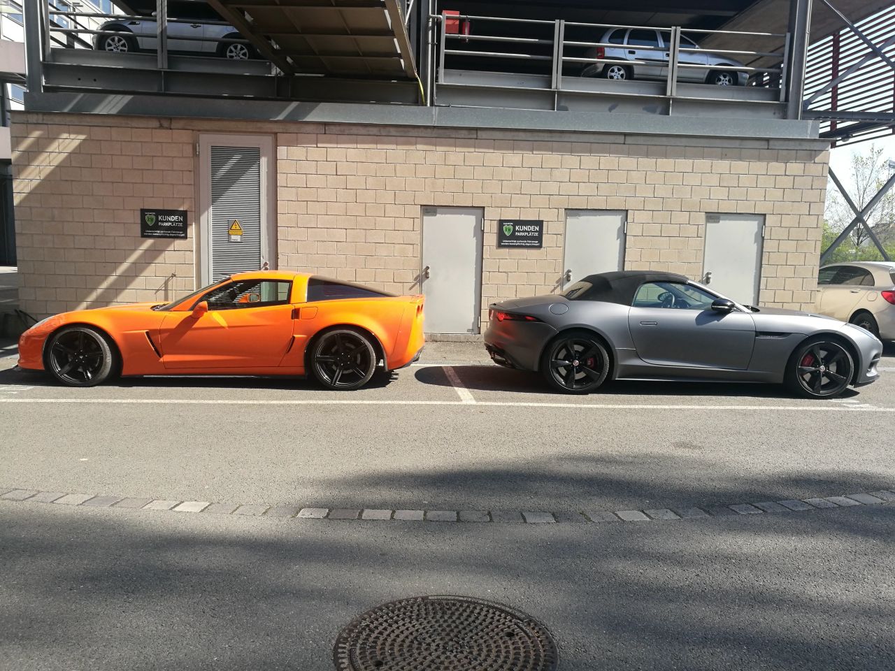 Sportwagen Beklebung Folierung Corvette & Jaguar f type matt anthrazit