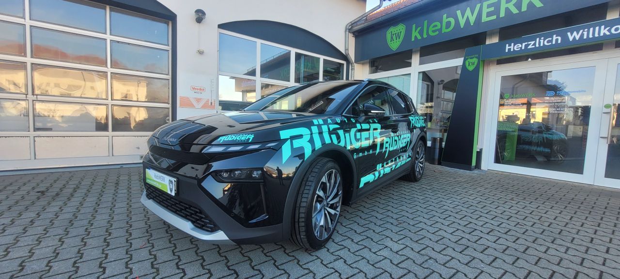 Werbebeklebung Skoda elroq Rüdiger